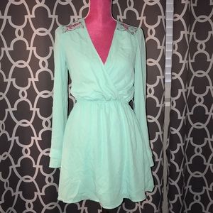 NWT Gianni Bini Bell Sleeve Crochet Dress